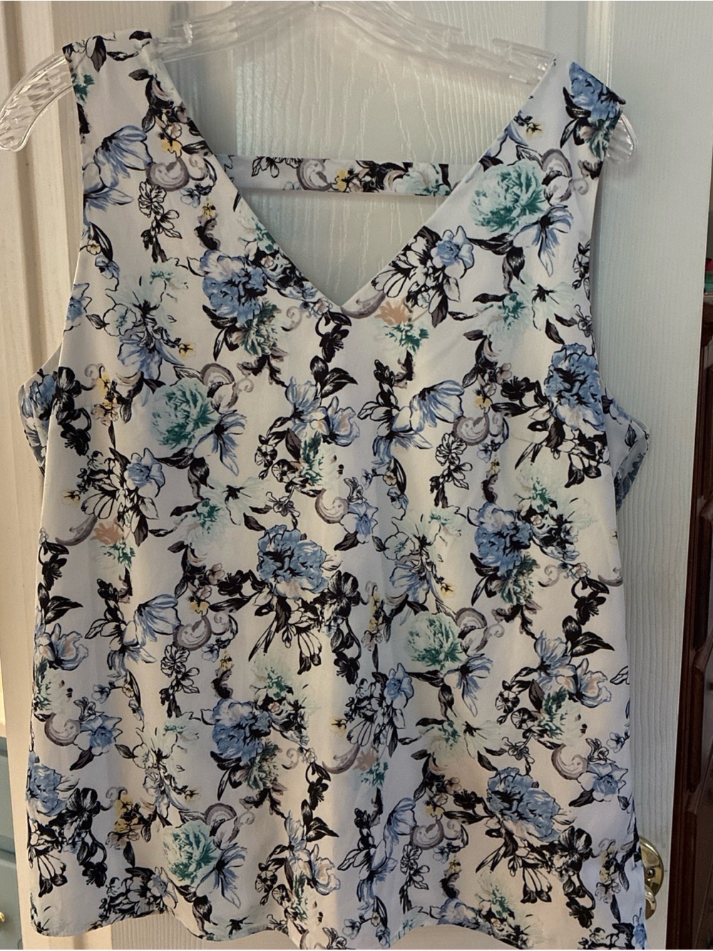 White House Black Market Floral V-Neck Tiered Back White Blue SZ M